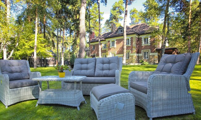 Jak wybrać idealne meble ogrodowe i cieszyć się wypoczynkiem na świeżym powietrzu?