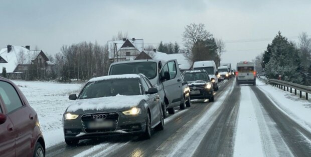 Kary dla kierowców za zimowe wykroczenia. Jak ich unikać