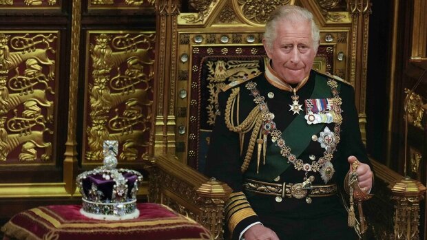Bardzo źle: Elżbieta II przekazuje uprawnienia synowi Karolowi