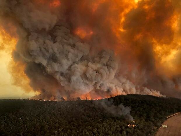 Wielki pożar w Australii trwa już cztery miesiące. Niewiele osób o tym mówi głośno