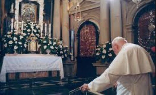 To, co wydarzyło się podczas ostatniej drogi Jana Pawła II zastanawia wszystkich katolików na świecie. Niecodzienne wydarzenie w trakcie ceremonii