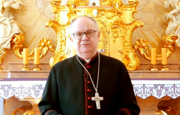 Biskup opolski Andrzej Czaja/screen Facebook