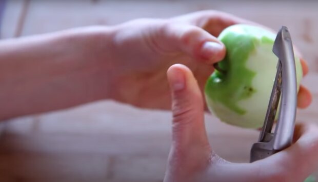 Jak wykorzystać obierki po jabłkach? / YouTube:  watchsuperfoods