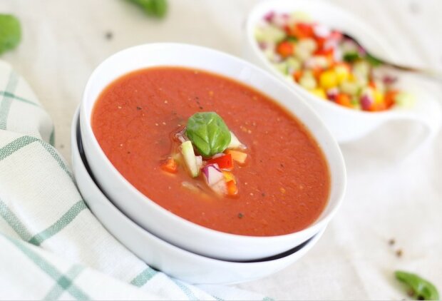 Ciekawy sposób na zupę pomidorową w zupełnie nowym wydaniu. Wystarczą tylko dwie przyprawy, by zupełnie odmienić jej smak