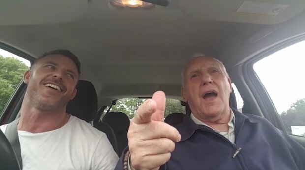 Inspirujące wideo: Jego ojciec ma Alzheimera, ale syn się nie poddaje