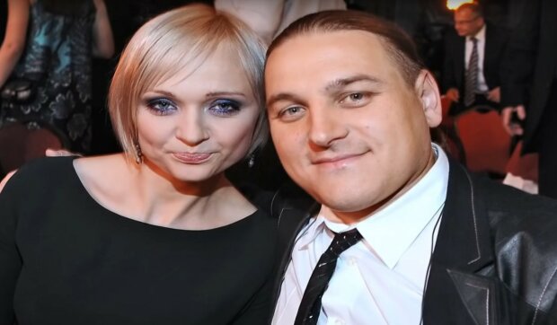 Łukasz Golec z żoną/YT @Wiadomości o celebrytach