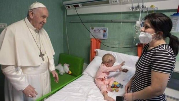 Papież odwiedził ukraińskie dzieci w szpitalu pediatrycznym Watykanu