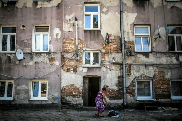 Półtora miliona dzieci w Polsce żyje w złych warunkach! Wszystkiemu winne są domy, w jakich mieszkają